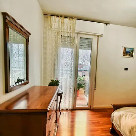 Apartament House Of Nika Mestre